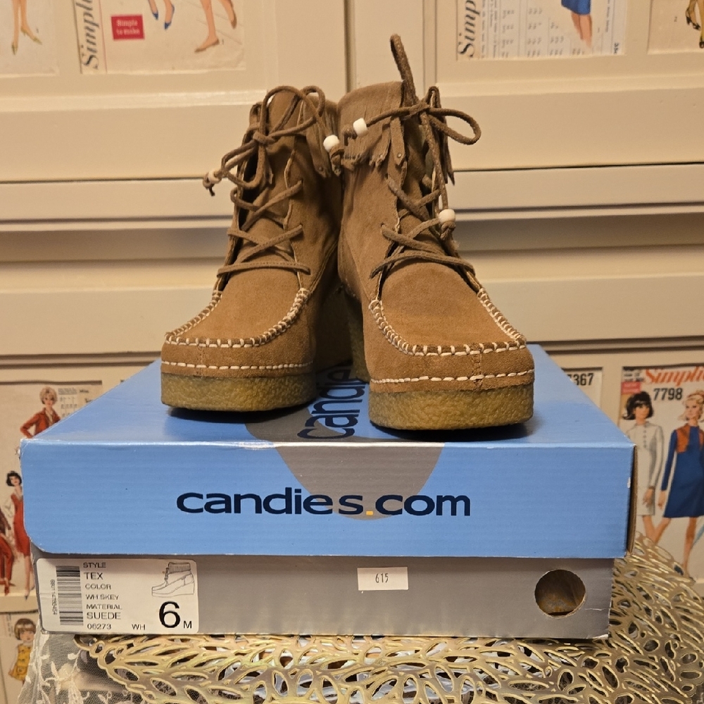 NIB Candies tan suede ankle boots Sz 6M ⭐
